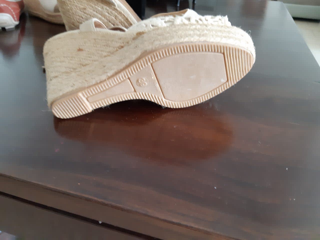 Sandales compensées Minelli en dentelle, Minelli, Blanc, taille 39, Très bon état — occasion à Bir El Djir (photo 3)