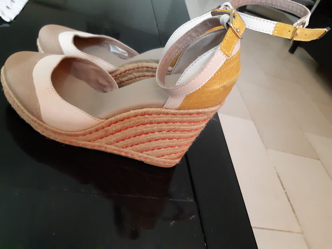 Espadrilles compensée tommy, Tommy Hilfiger, Blanc, taille 39, Très bon état — occasion à Bir el-Djir (photo 4)