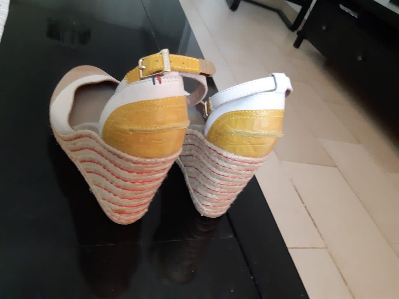 Espadrilles compensée tommy, Tommy Hilfiger, Blanc, taille 39, Très bon état — occasion à Bir el-Djir (photo 3)