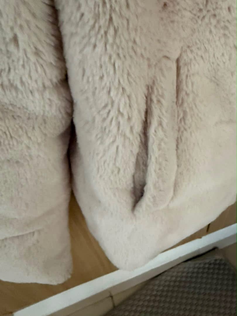 Veste Zara en fausse fourrure parfaite pour votre hiver, Zara, Beige, taille XS, Très bon état — occasion à Oran (photo 4)