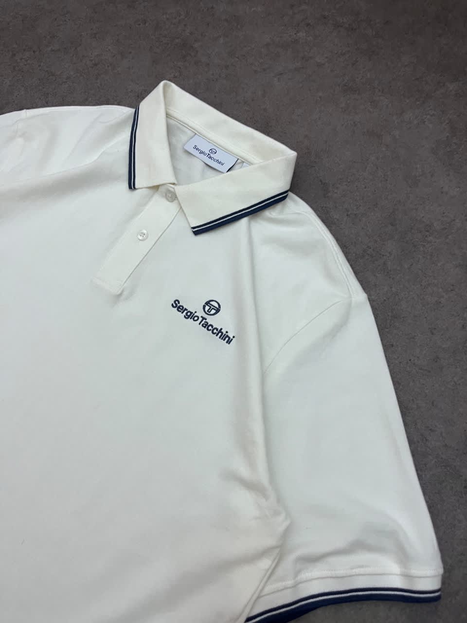 Polo shirt sergio tacchini original, Sergio Tacchini, Blanc, taille XXL, Neuf sans étiquette — occasion à Mansourah (photo 2)