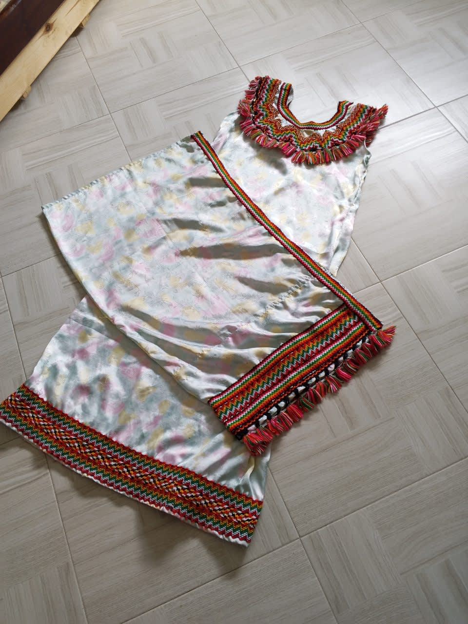 Robe kabyle décolleté, taille XL, Très bon état — occasion à Chorfa (photo 2)