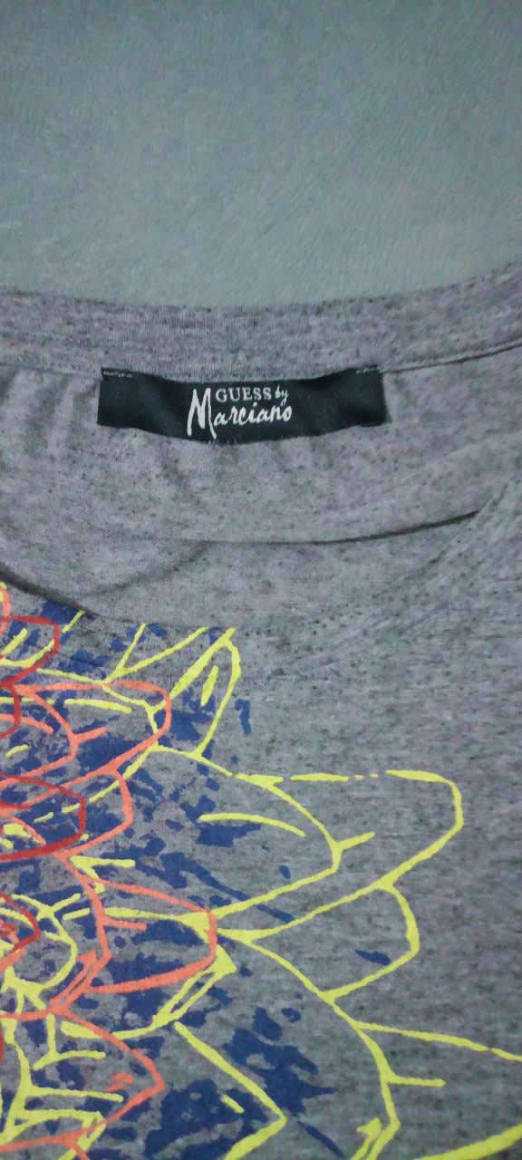 T-shirt Guess by maciano original, GUESS, Gris, taille XXL, Très bon état — occasion à Alger Centre (photo 3)