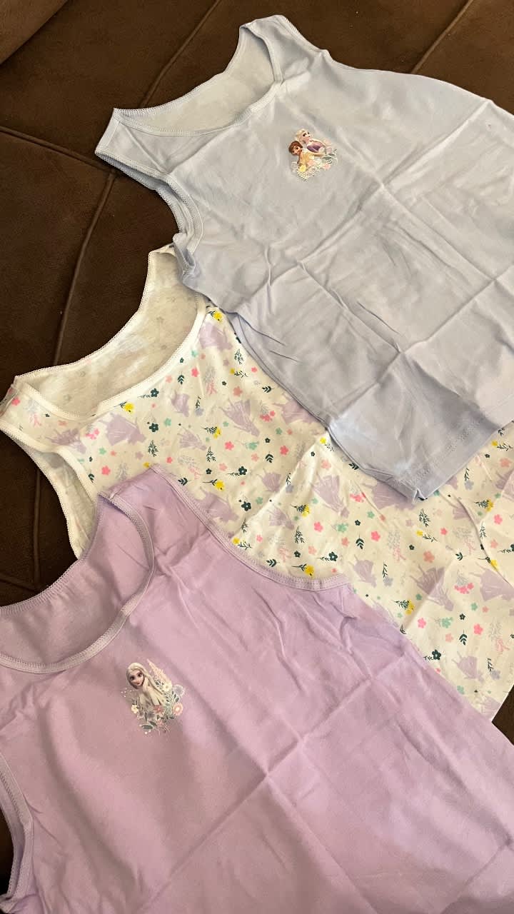 3 tricot de peau PRIMARK  100% cotton  Age: 3/4 5/6 6/7 7/8 8/9 9/10  Prix: 1000da, Primark, Multicolore, taille XS, Neuf avec étiquette — occasion à Alger Centre (photo 4)