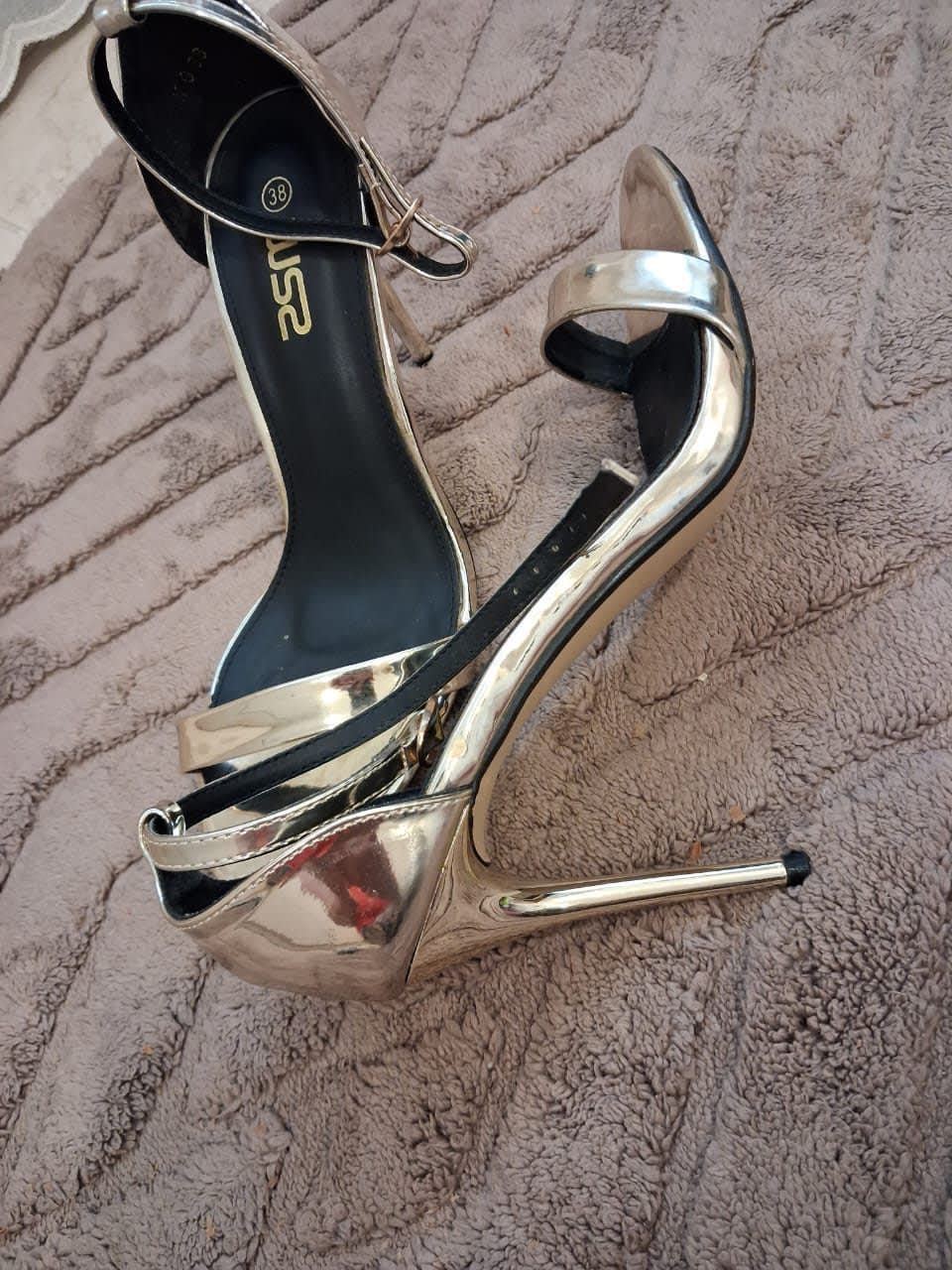 Sandales dorées à talons WSM – T38 – comme neuve, Doré, taille 38, Très bon état — occasion à Cheraga (photo 3)