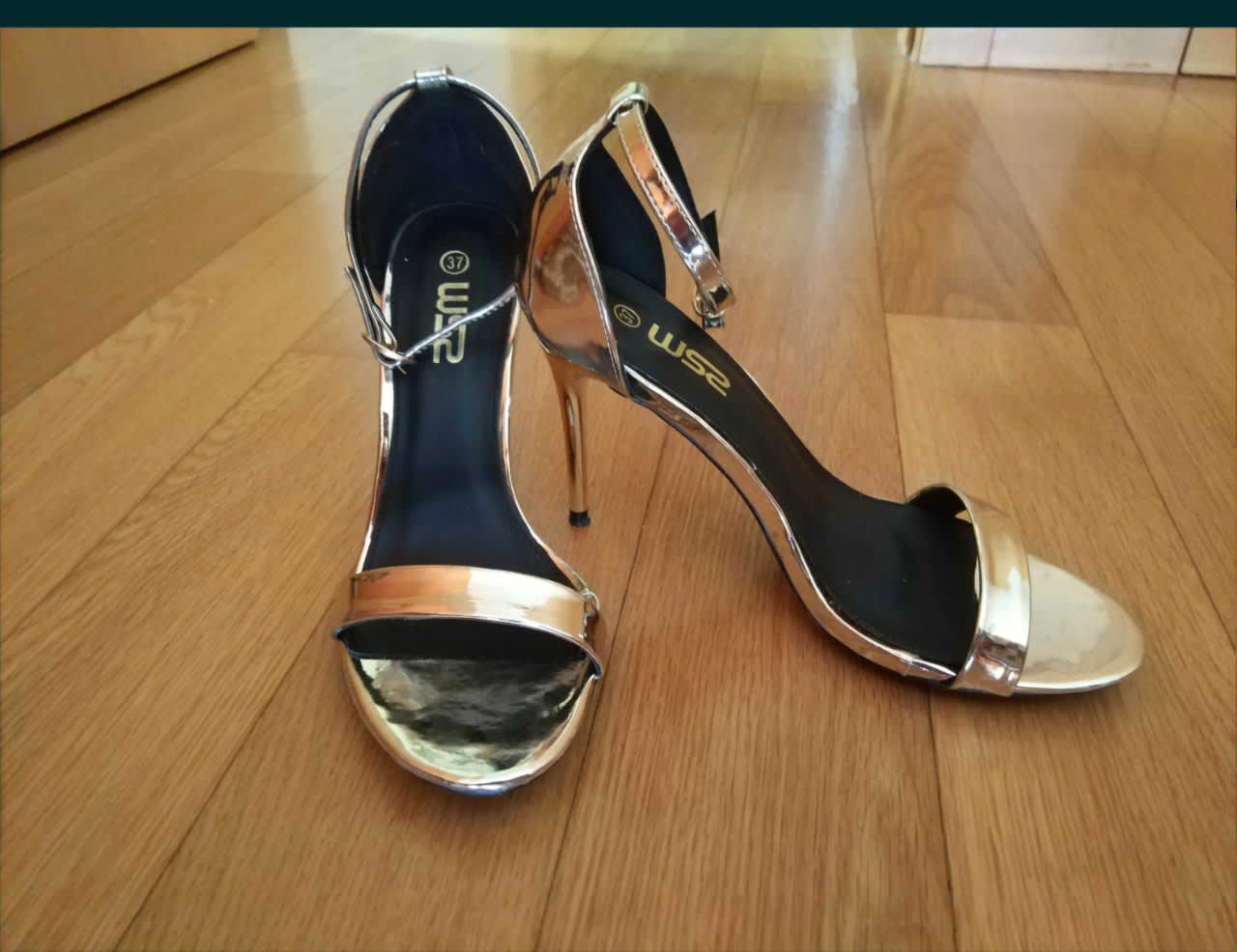 Sandales dorées à talons WSM – T38 – comme neuve, Doré, taille 38, Très bon état — occasion à Cheraga (photo 4)