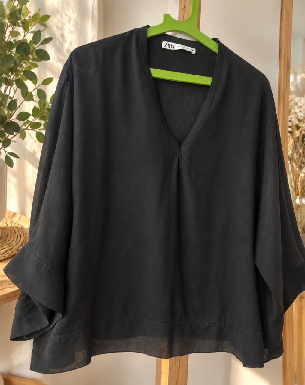 Blouse ZARA noire L – doublée, tissu voile – Made in Spain, Zara, Noir, taille L, Très bon état — occasion à Cheraga