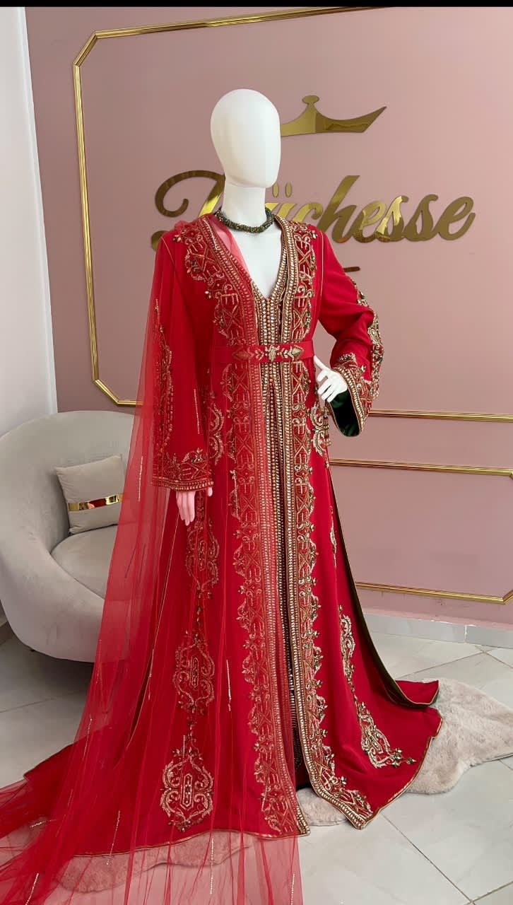 Caftan royel, Rouge, taille XXL, Neuf sans étiquette — occasion à Bordj El Kiffan