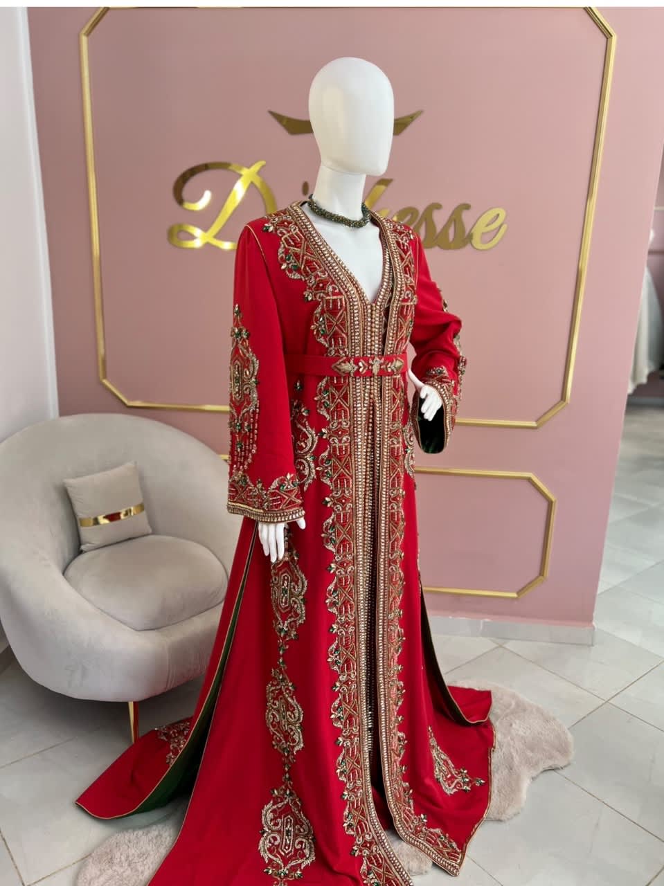 Caftan royel, Rouge, taille XXL, Neuf sans étiquette — occasion à Bordj El Kiffan (photo 2)