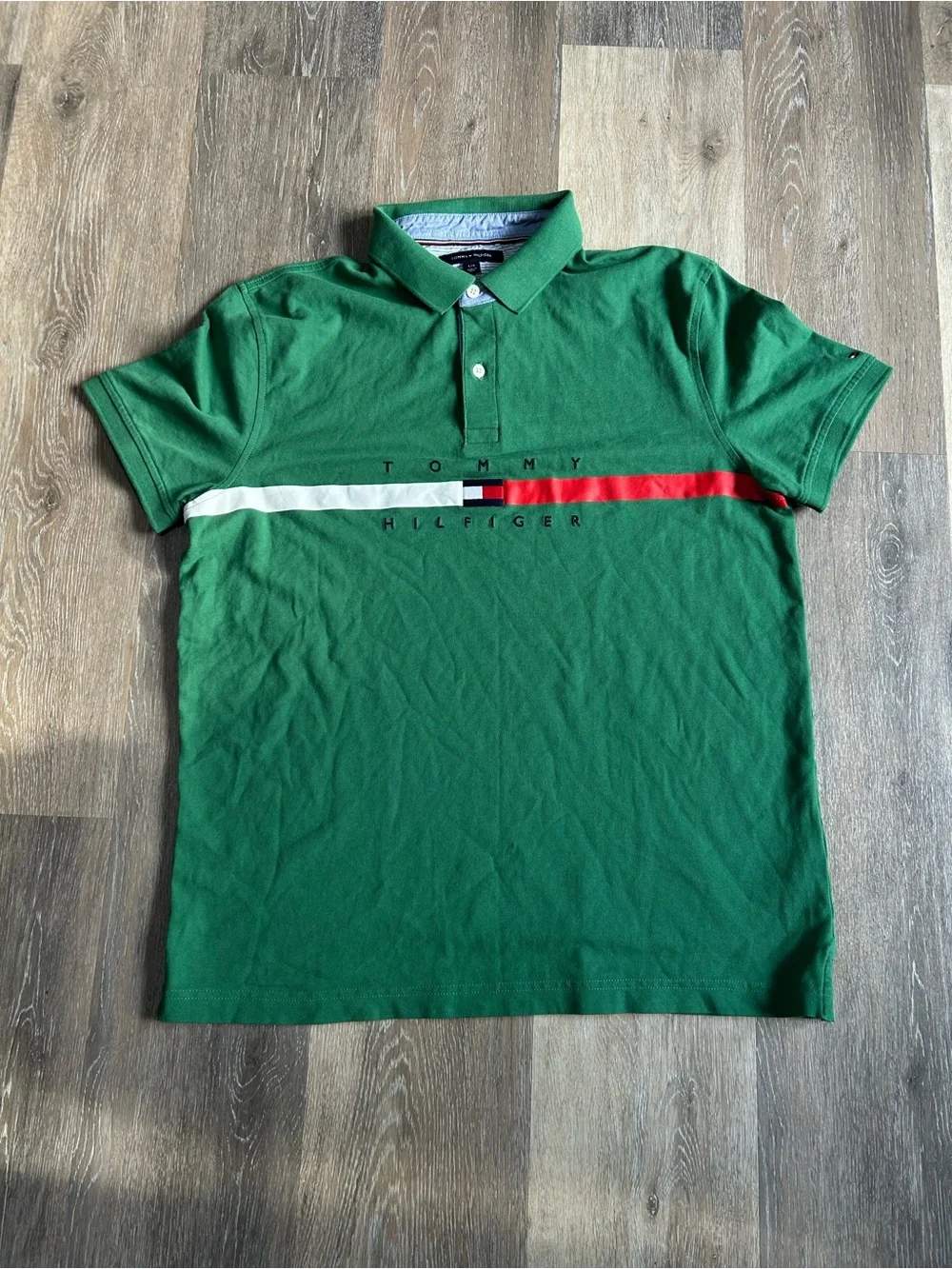 Tommy Hilfiger original t-shirt, Tommy Hilfiger, Vert, taille M, Neuf avec étiquette — occasion à Oran