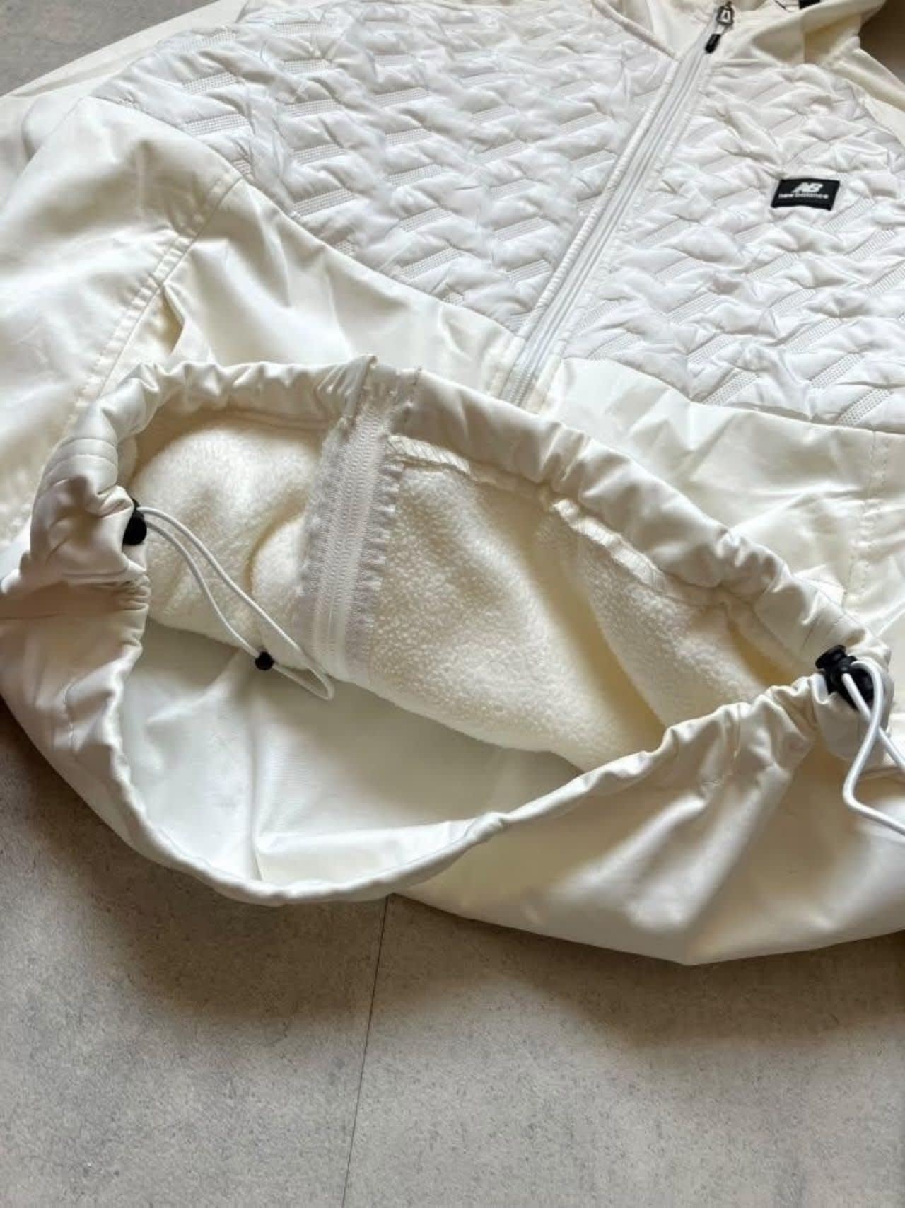 Vestes & Manteaux, New Balance, Blanc, taille M, جديد بدون بطاقة — occasion à Bab Ezzouar (photo 3)