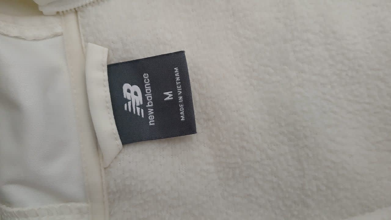 Vestes & Manteaux, New Balance, Blanc, taille M, جديد بدون بطاقة — occasion à Bab Ezzouar (photo 4)