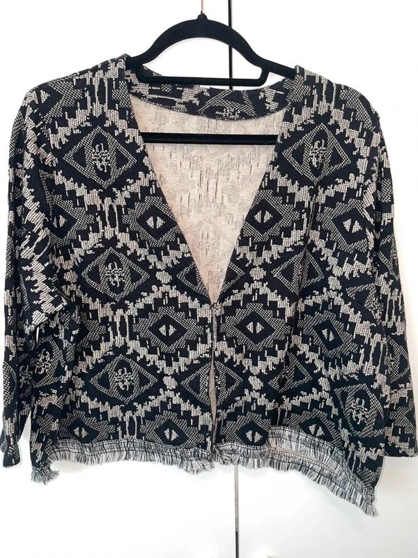 Blazer noir court, Noir, Blanc, taille L / 40 / 12, Très bon état — occasion à Bordj El Kiffan