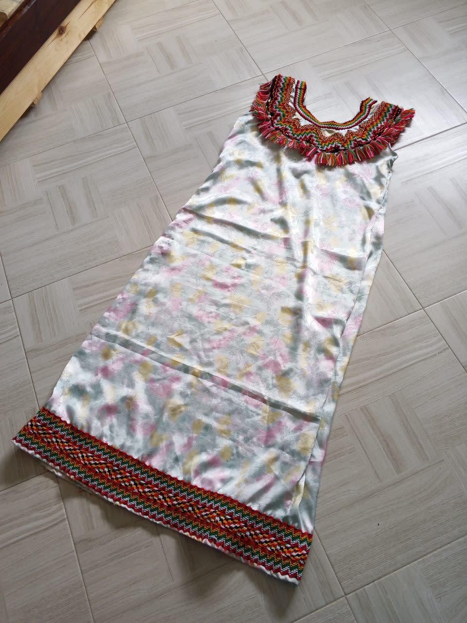 Robe kabyle décolleté, taille XL, Très bon état — occasion à Chorfa
