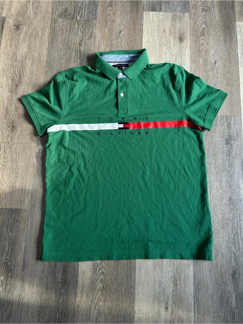 Tommy Hilfiger original t-shirt, Tommy Hilfiger, Vert, taille M, Neuf avec étiquette — occasion à Oran