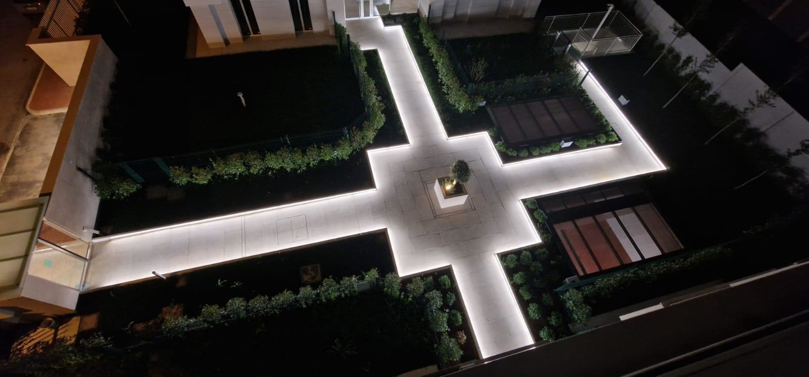 Favaro1 illuminazione da esterni Shining Curb Varese