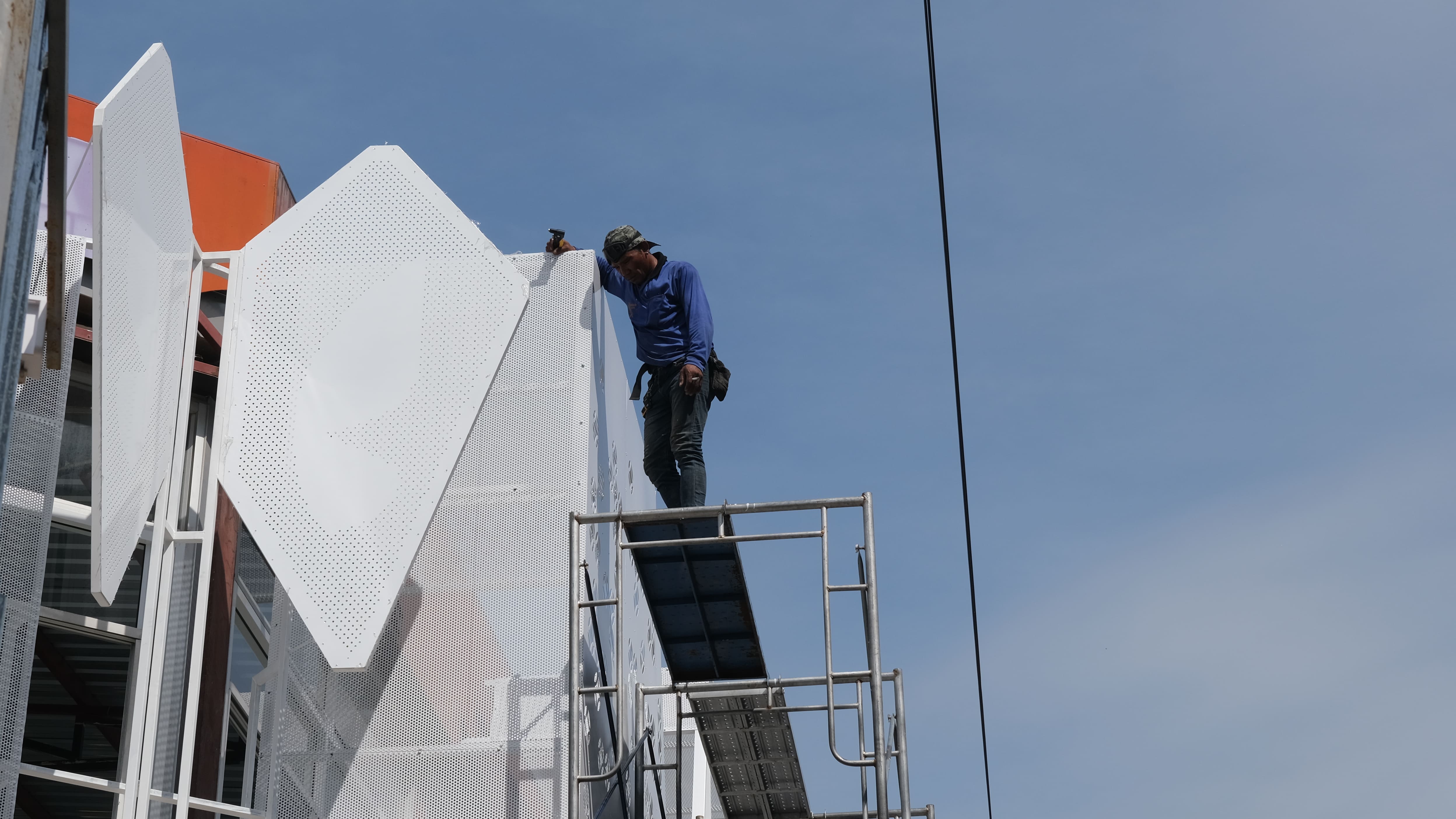 รายละเอียดอลูมิเนียมเจาะรู ปราสาทคลินิกทำฟัน