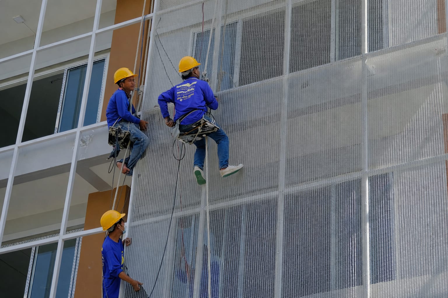 ติดตั้งฟาซาดโดยช่าง