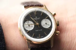 Die Breitling Referenz 2004 Top Time am Handgelenk von Boris Pjanic