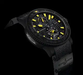 Die Black Sea von Ulysse Nardin bietet neben dem Datum bei der Sechs eine Gangreserveanzeige bei der Zwölf.