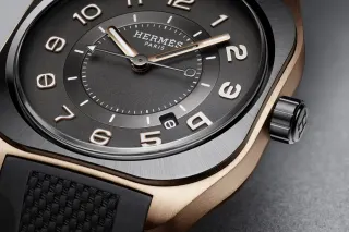 Quadratische Hermès H08 Uhr in Roségold und Titan