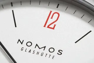 Nomos Glashütte: Zifferblatt