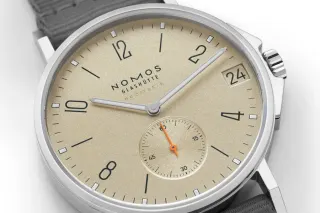 Nomos Glashütte: Ahoi neomatik 38 Datum sand