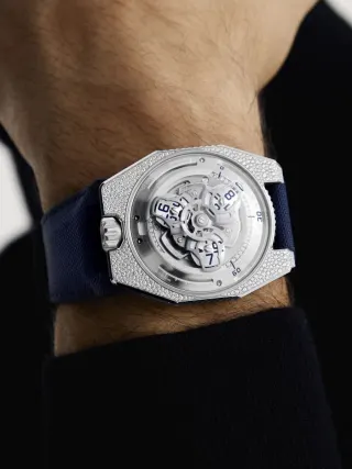 Urwerk: die UR100 V Stardust am Handgelenk