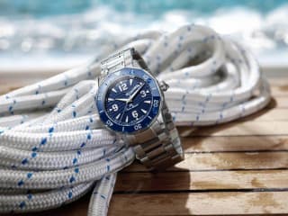 Die Jean Marcel Tropical Diver ist im und am Wasser zuhause