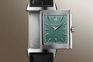 Jaeger-LeCoultre: Reverso Tribute Enamel Hokusai