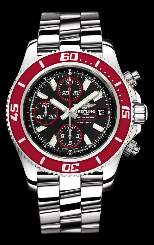 Der Breitling Superocean Chronograph II hält wasserdicht bis 50 bar, seine Krone und die Drücker sind verschraubt