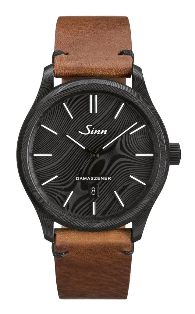 Mit braunem Rindslederarmband: die 1800 S Damaszener von Sinn