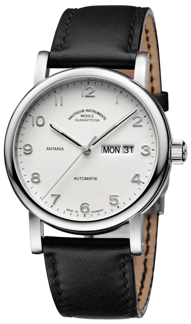 Mühle-Glashuette: Antaria Tag-Datum mit silberfarbenem Zifferblatt