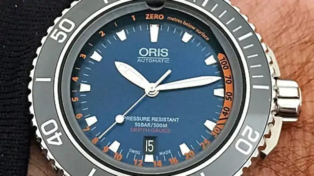 Wristshot der Oris Aquis Depth Gauge Edition Chronos