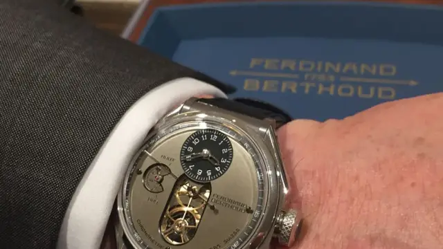 So sieht die Chronomètre Ferdinand Berthoud FB 1.3 am Handgelenk aus