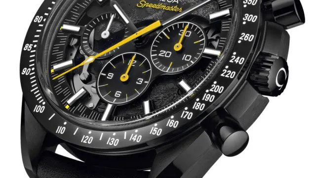 Omega: Speedmaster Dark Side of the Moon Apollo 8 mit geöffnetem Zifferblatt