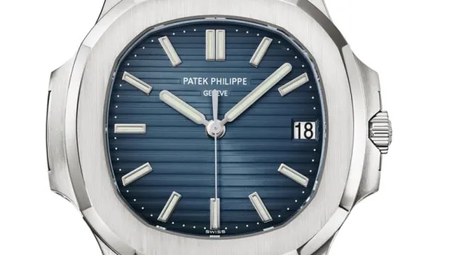 Patek Philippe Nautilus Referenz 5711/1A-010, Edelstahl, 40 Millimeter, Zifferblatt blau, Kaliber 26 330 S C Automatik, Stahlband, 27.500 Euro (Stand Juni 2020)