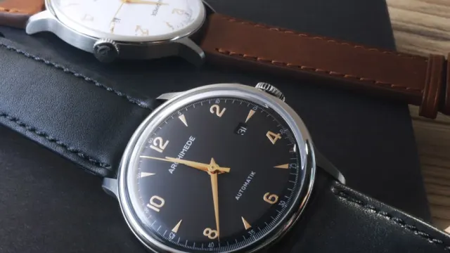 Archimede: 1950-2 Bicolor mit schwarzem Zifferblatt