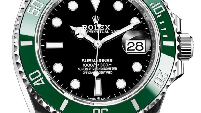 Neu 2020: Rolex Oyster Perpetual Submariner Date in Stahl mit schwarzem Zifferblatt und grüner Keramiklünette
