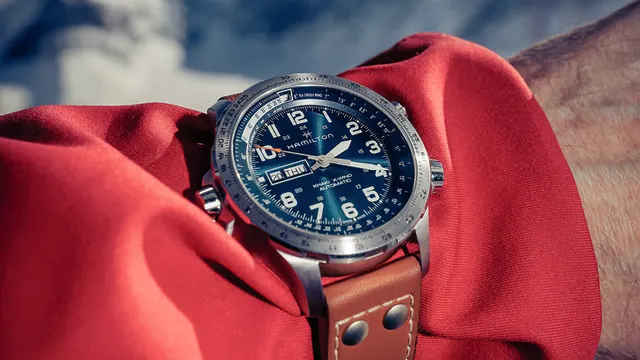 Hamilton: Khaki X-Wind Day Date am Handgelenk