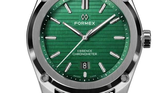 Formex: Essence 43 mm Automatic Chronometer in Grün