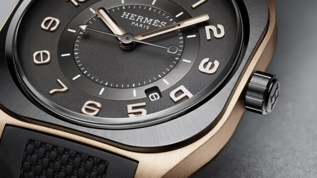 Quadratische Hermès H08 Uhr in Roségold und Titan