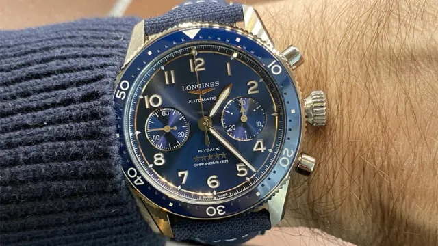 Longines: Die blaue Spirit Flyback am Handgelenk