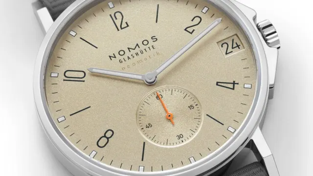 Nomos Glashütte: Ahoi neomatik 38 Datum sand