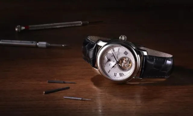 Mit zweiter Zeit: die Heart Beat Manufacture GMT Automatik von Frédérique Constant