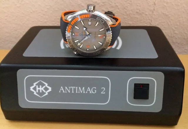 Eine Entmagnetisierung ist bei der Omega Seamaster Planet Ocean 600 M Co-Axial Master Chronometer nicht notwendig Eine Entmagnetisierung ist bei der Omega Seamaster Planet Ocean 600 M Co-Axial Master Chronometer nicht notwendig