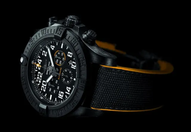 Breitling-Super-Avenger-Hurricane-liegend.jpg Breitling-Super-Avenger-Hurricane-liegend.jpg