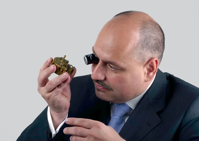 Stefan Muser, Auktionshaus Dr. Crott, schätzt Patek Philippe