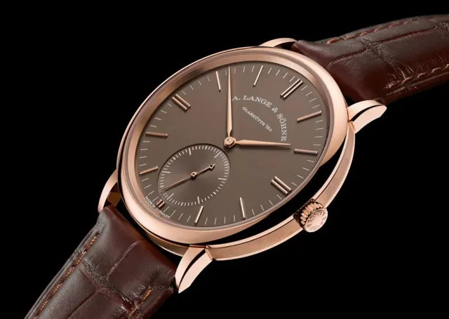A. Lange & Söhne: Saxonia Automatik in Rotgold mit Terrabraun-Zifferblatt
