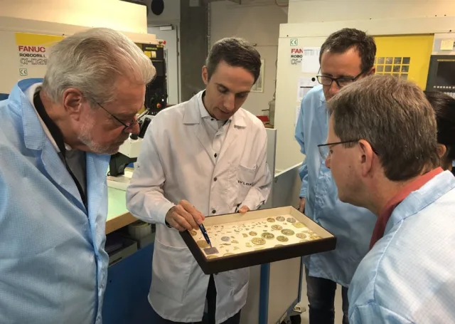 Chronos-Leserreise Genf 2019: Erklären einzelner Werkbestandteile bei Bulgari